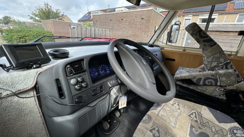 Camper – Spacious and luxurious 4-person Hymer with starlink wifi
