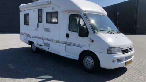 Alleen te huur voor reizen in Benelux en Duitsland – Wonderfully complete and comfortable camper for two people