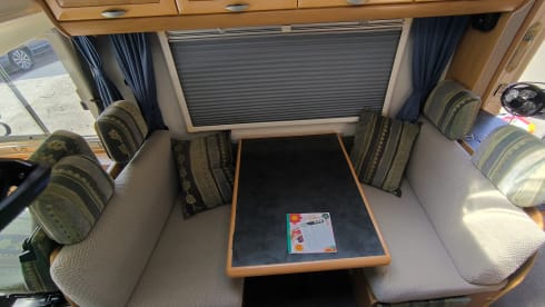 B544 – 6-seater Hymer integrated from 1999