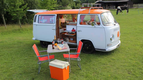 Stanley – LOVE LIFE IN THE SLOW LANE WITH STANLEY