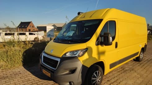 De Kanarie 🌞  – Gezellige gele camperbus (off-grid!) 