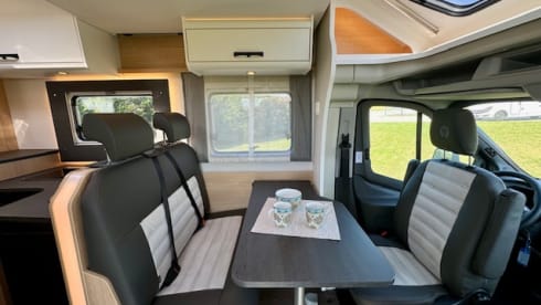 TWIN SUNNY – SEMI-INTEGRATED T 670 S TWIN BEDS, AUTOMATIC