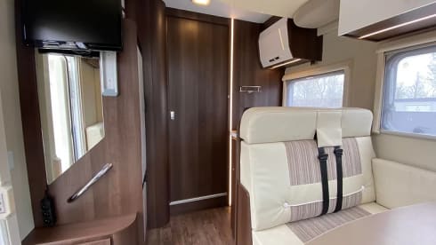 Mobilhome voor 4 personen – 4p Ford semi-integrated uit 2020