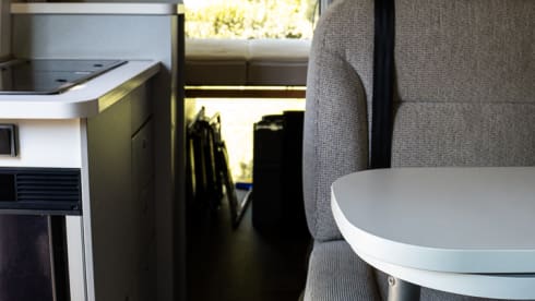 CG10 – 4-person Hymer bus from 2024
