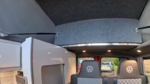Rocco – 4 berth Volkswagen T6 Transporter campervan 2017