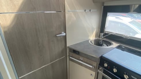 Titanium Luxury Auto – Lux Auto 4 Berth 