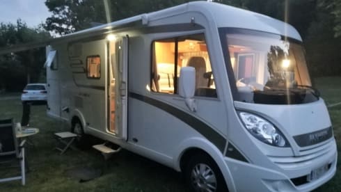 Hymer Excis-i 678, Automatic, 150 hp, air suspension, 4 adults. or 2 adults + 3child.