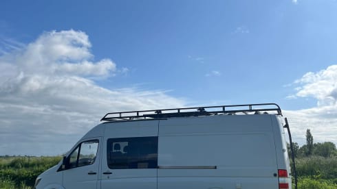 Bolt – 5 berth Mercedes-Benz Sprinter Van 2016