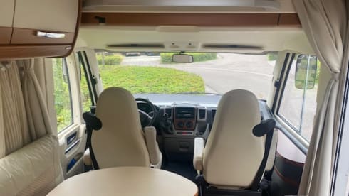 Luxury Hymer integral 4 pers. camper