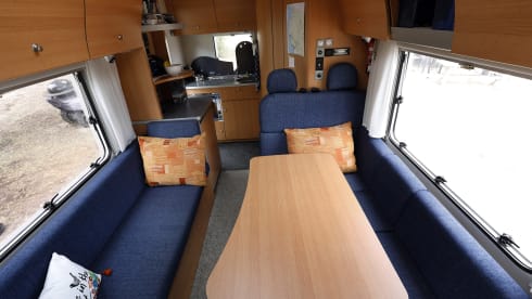 nooitverwacht – beautiful 6.05m with solar panel oven 2.8 jtd and scooter carrier