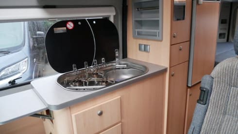 SUPER BUS CAMPER KNAUS BOXSTAR WITH CARRIER FOR ELECTRIC BIKES