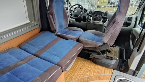 Pössl 2 win luxury bus e bike carrier