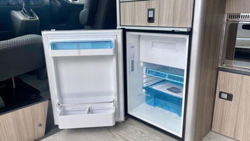 (VW003) 2022 AUTO 'Rebellion' VW Camper Van Sleeps 2 Adults + 2 children