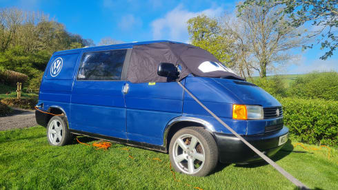 Valerie – 3 berth Volkswagen campervan from 1995
