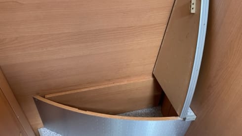 Halbintegrierter Camper von Knaus für 3 Personen