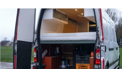 Beautiful DIY camper van with chic look