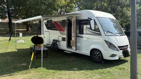 4p Bürstner i695G integrated from 2016