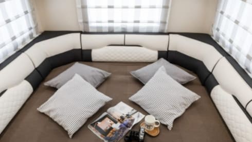 Kaz the Family Motorhome – Adventure-Ready 6 Berth Roller Team Motorhome – Family Comfort on Wheels