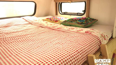 Hymercamp for 5 persons.