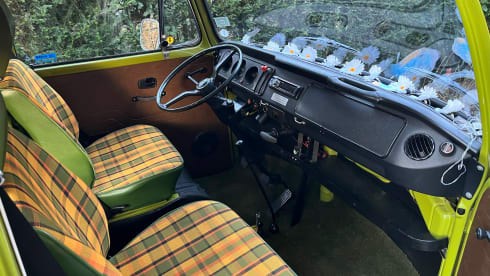 Putu – Volkswagen T2 from 1977, perfect condition