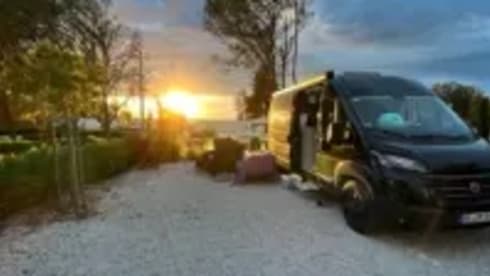 Vany – Fully equipped self-sufficient van