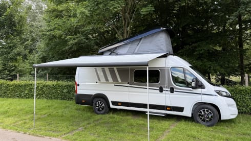 4p Carado Campervan with Pop-Up roof 