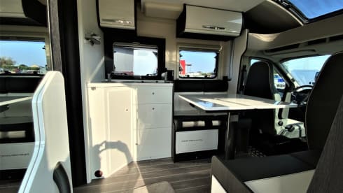 Luxurious, modern family camper
