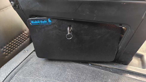 Gezellige 4-persoons alkoofcamper – ideaal voor stel of klein gezin