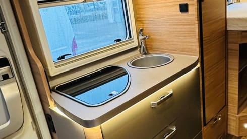 Nice 4-person camper from 2023