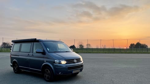 Calif – LIEFERWAGEN VW Kalifornien