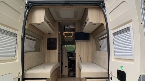 Dreamer – 5 berth Fiat Ducato camper van