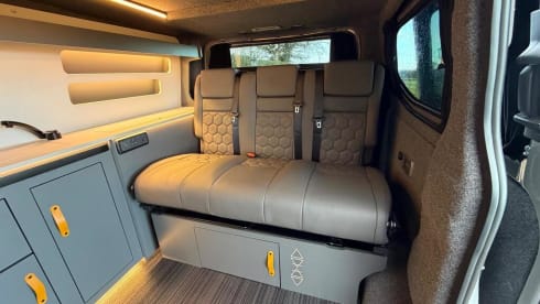 C1 – Volkswagen-Campingbus mit 4 Schlafplätzen ab 2025