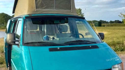 Kermit – Original Volkswagen t4 California 1994 6 persons off-grid