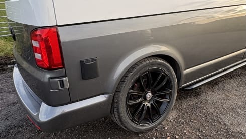 Roamin’ with Tina 💛 – 4 berth Volkswagen campervan from 2017