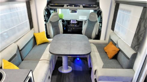 Het pareltje  – Brand new 5p Chausson Ford 170 automatic