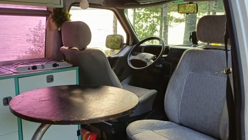 Jente – 4p Westfalia T4 campervan with lifting roof