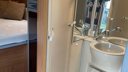 Rolling! – Wonderful, compact and spacious camper for 2-4 people