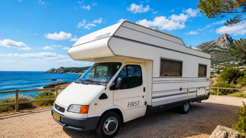 Ford Ultimate Family Camper – Climatisation, panneau solaire et 6 lits !