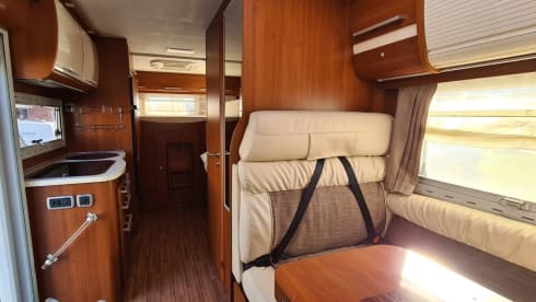 Cas Camper – 5p Alcove Family Camper