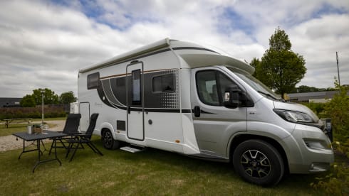 T898BJ – T898BJ 4 person Bürstner Lyseo Harmony Line 736 half integral from 2023