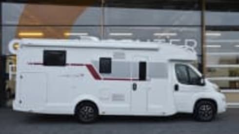 Roadhouse camper naam roadsurfer – 4p Roller Team semi-integrated from 2021