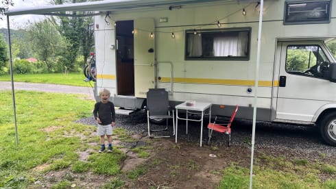 Freeda – Cozy 6 person retro camper FIAT 290