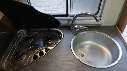 Comfortable, reliable alcove camper