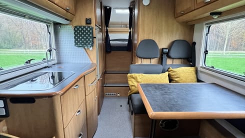 Happy Glamper – VERY SPACIOUS HYMER 644 CAMP, ALCOVE 6 PERSON XXL GARAGE