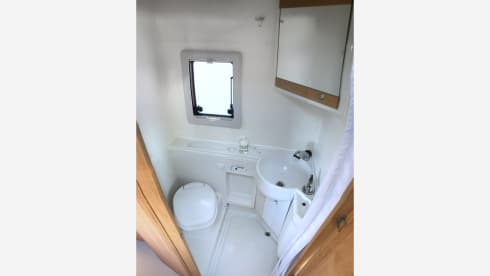 Fresh VW camper around! (4 person alcove)