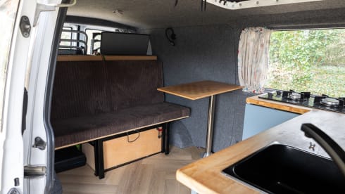 Waves – 2p Volkswagen bus uit 2003