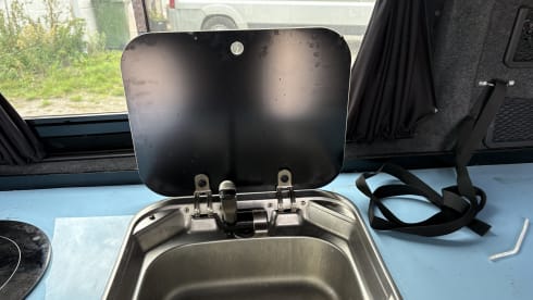 Camo – Off Grid 4 berth Campervan