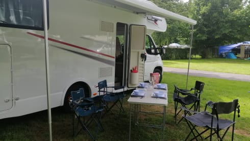 Ons Mieke...  – Rimor seal 695: Cozy mobile home with spacious bedroom.
