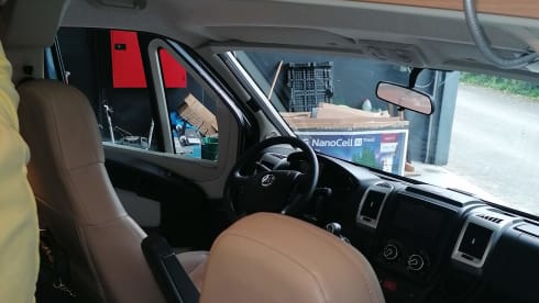 4p Adria Twin Family Van
