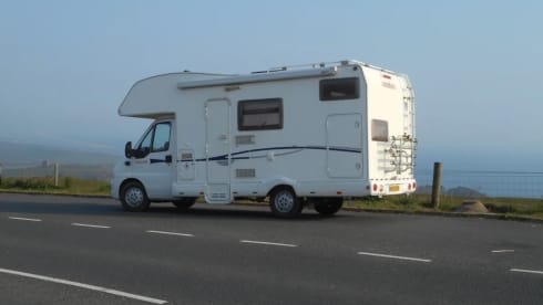 EASY 2 MOTORHOME HIRE JUST TURN UP AND GO